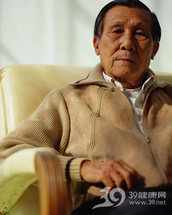 老人膝关节保养 远离3误区