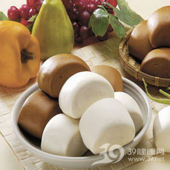 早餐最佳搭档：喝豆浆配馒头