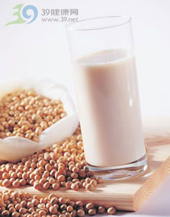 早餐最佳搭档：喝豆浆配馒头