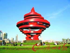 吹着海风享受夏日 四大“戏水”海滩推荐