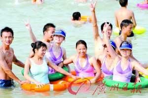 吹着海风享受夏日 四大“戏水”海滩推荐