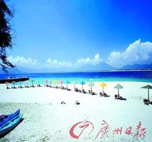 吹着海风享受夏日 四大“戏水”海滩推荐