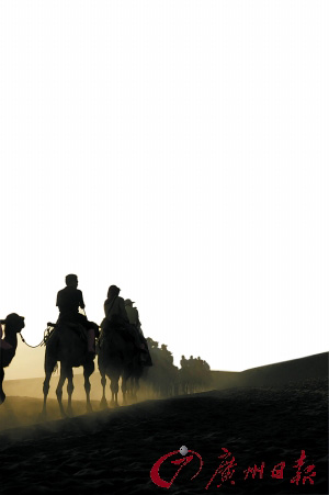 鸣沙山的驼队 鸣沙山的驼队