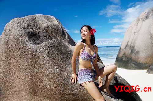 美女比美景还好看的海滩比基尼风情