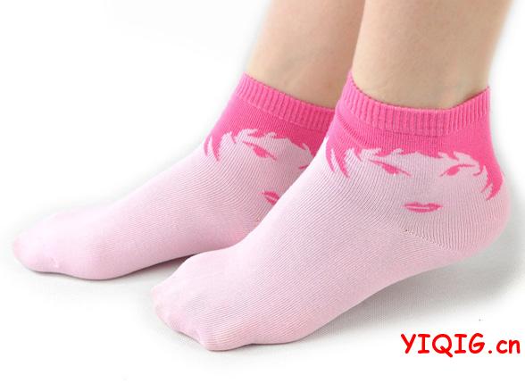 袜子该淘汰的表现 如何正确挑选及清洗袜子